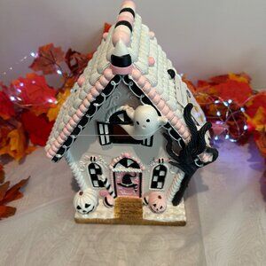 Halloween Ghoulish brand Pink LED resin 20x9 Gingerbread House